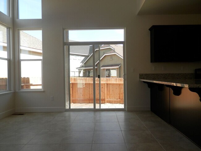 Building Photo - Fabulous home in a gated community with over 1500 sq ft, open floor plan, 3 bed, 2.5 bath