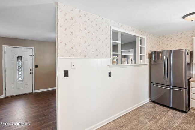 Building Photo - 6 Redwood Rd