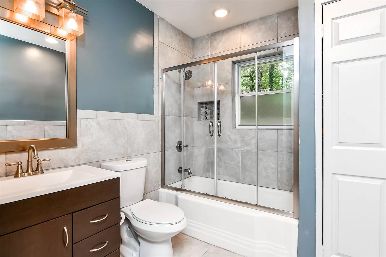 Building Photo - 2480 Cascade Rd SW