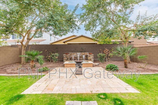 Building Photo - 735 E Constance Wy