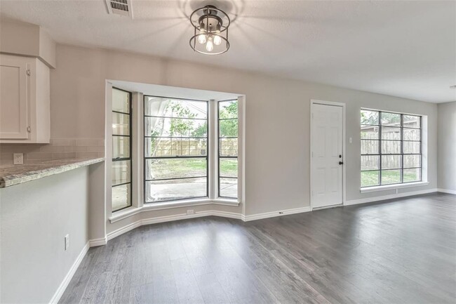 Building Photo - 7003 Huntbrook Dr