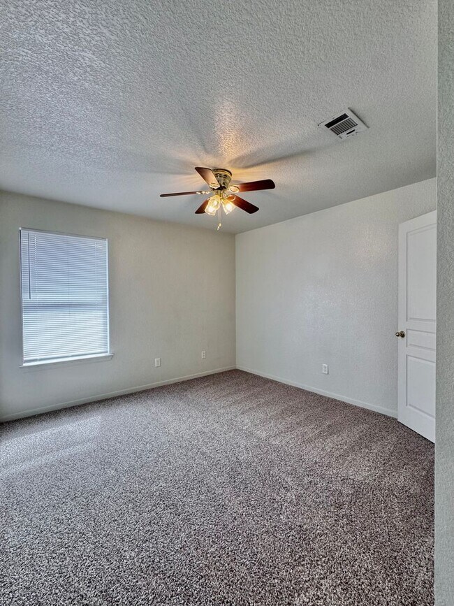 Building Photo - 5603 Golden Dr