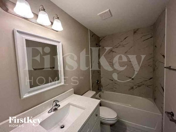 Building Photo - 402 SW 31st Ave