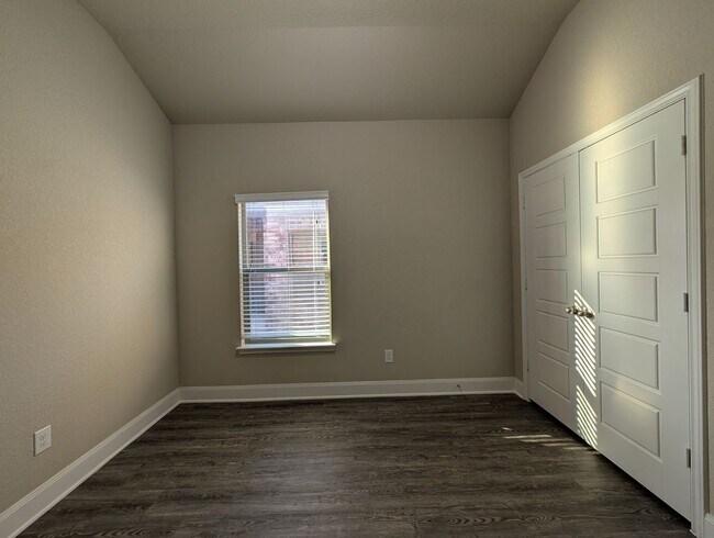 Building Photo - 1209 Old FM 306