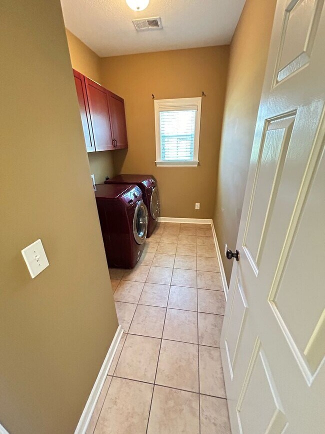 Building Photo - Beautiful 4Bed/2.5 Bath Home in Wren Creek!