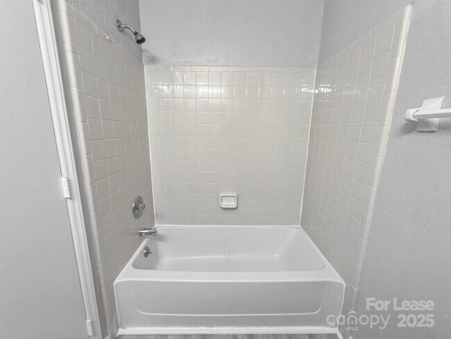 Building Photo - 6131 Meadow Rose Ln