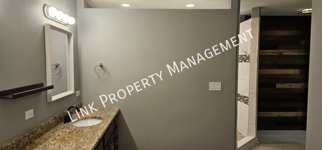 Building Photo - 7701 Elizabeth Way Dr