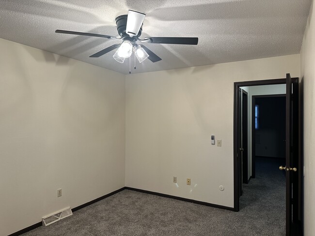 Building Photo - Two bedroom Townhouse off Lewis Ave near Alexis Rd.