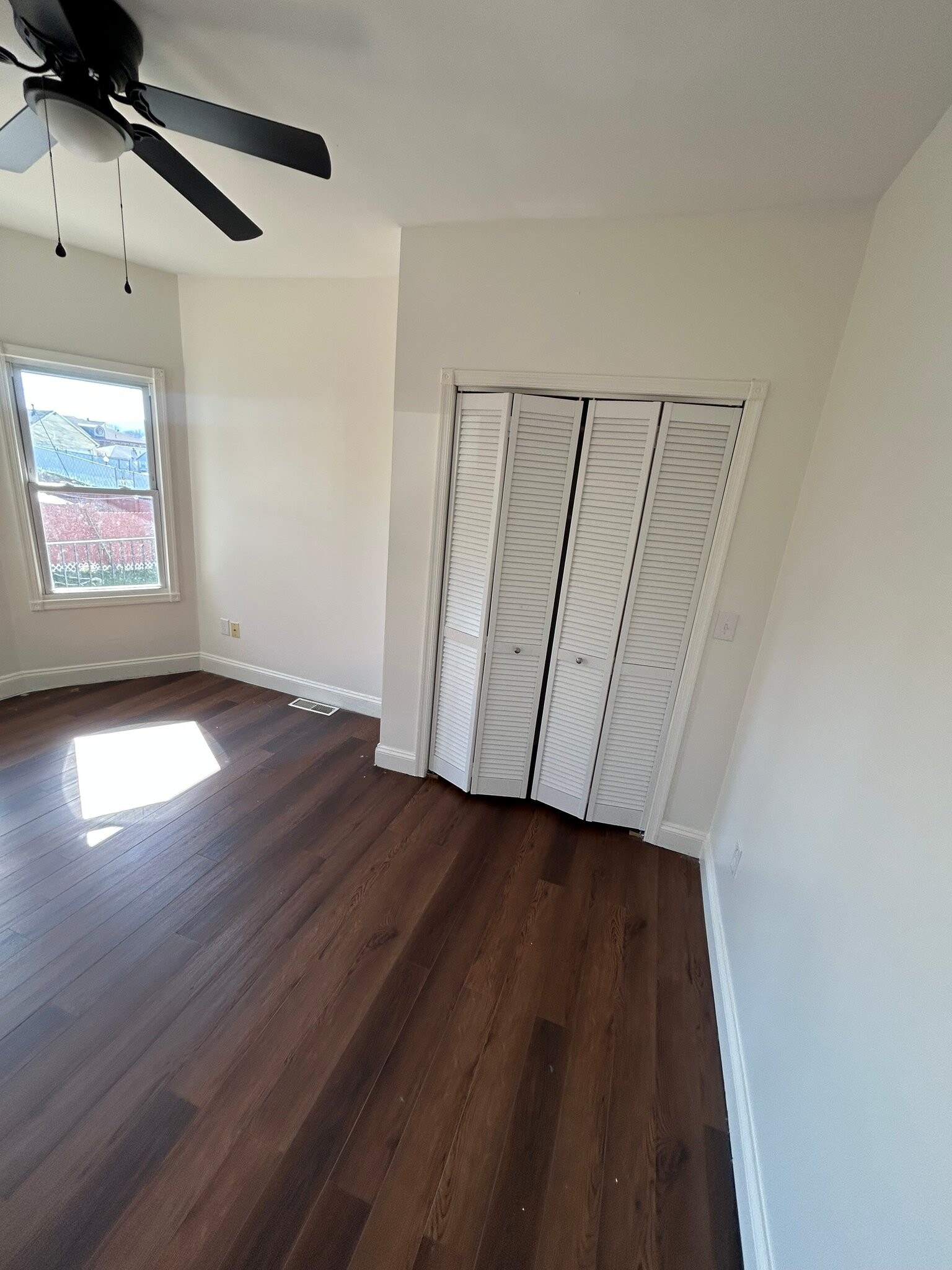 Building Photo - 1202 W Elm St