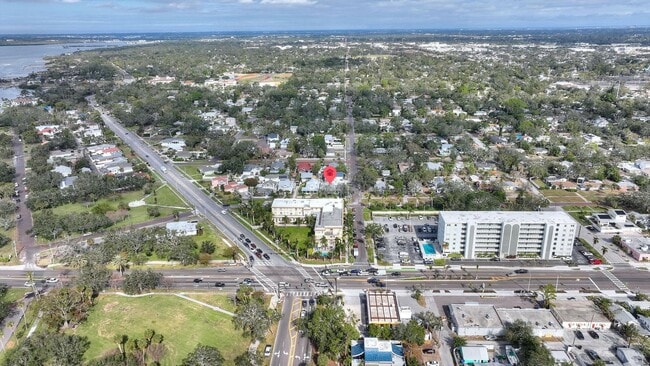 Building Photo - Modern, Stylish 1-Bed, 1-Bath Apartment - Electric, Water, Grounds Care, and Pest Control all Inc...