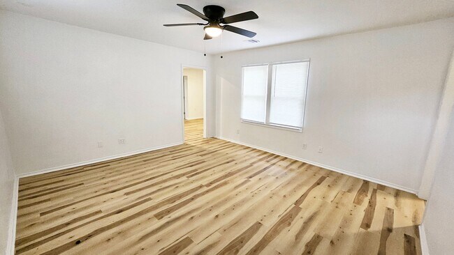 Building Photo - Remodel-Lots of Yard Space-3 Bed/2 Bath