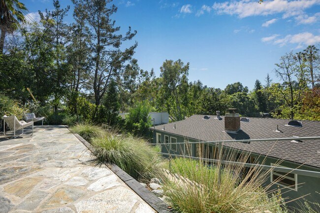 Building Photo - Charming Mid-Century Home for Lease in Pasadena’s San Rafael Hills