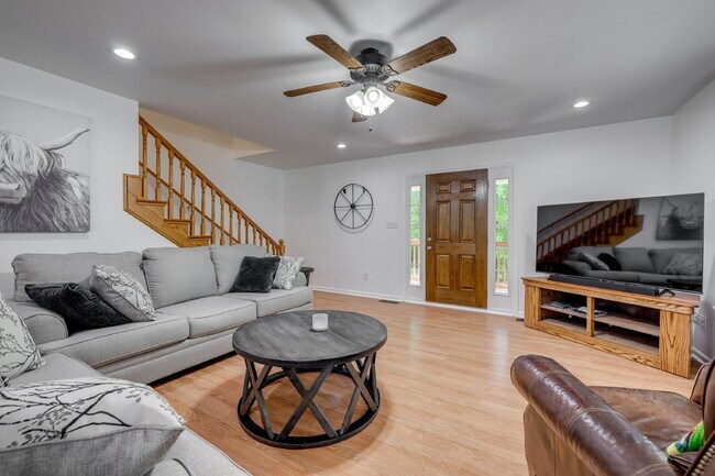 Building Photo - "Charming 2-Bedroom Furnished Retreat with Spacious Layout and 2.5 Baths in York, SC!"