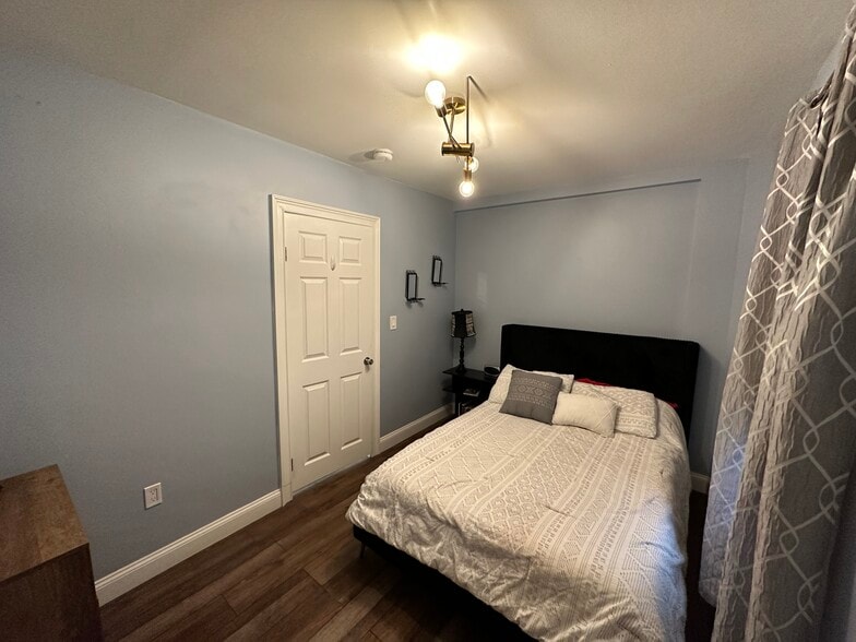 Building Photo - 2 Shelby St