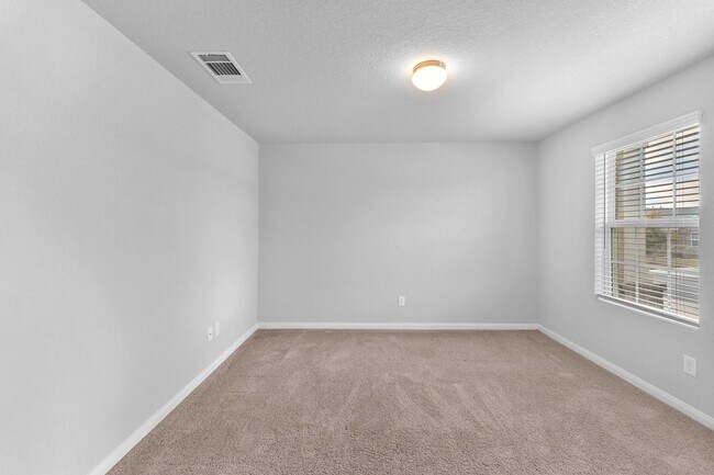 Building Photo - 1044 Raceland Rd