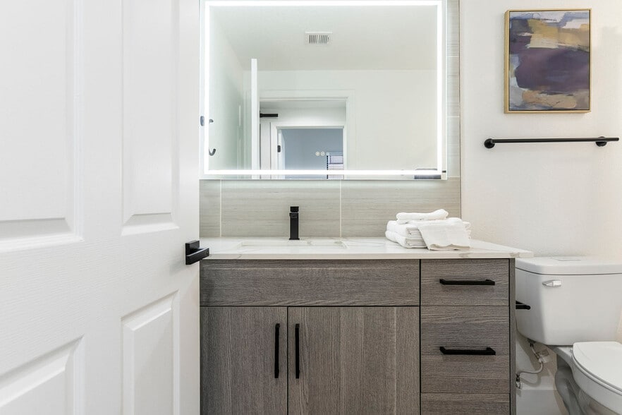 Building Photo - 15608 N 71st St