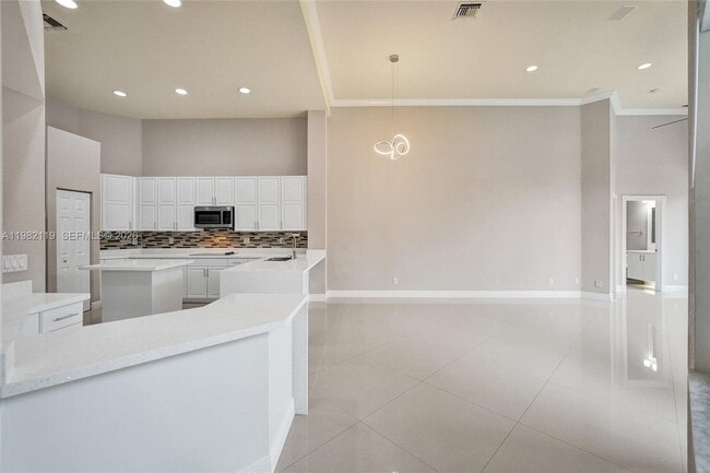 Building Photo - 8006 N Savannah Cir