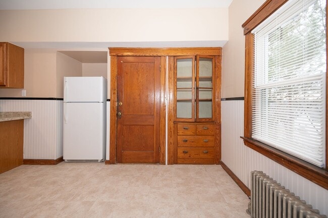 Building Photo - Convenient Location & Updated Amenities!