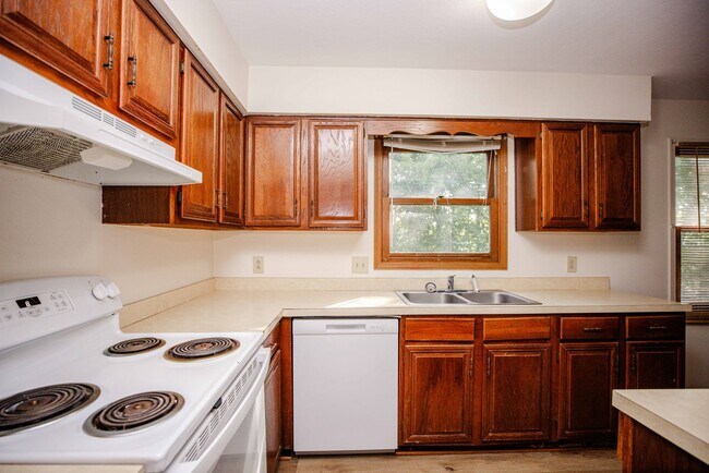 Building Photo - 4208 Foxfire Ct