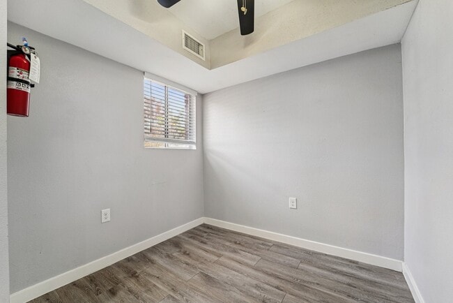 Building Photo - 2807 Beauchamp St