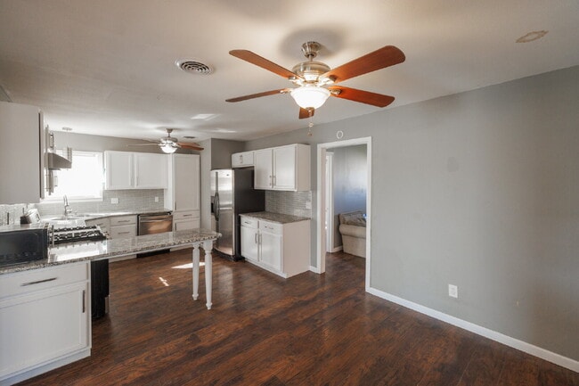 Building Photo - Short Term Lease