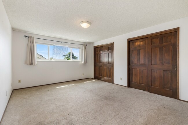 Building Photo - Charming 2BR/2BA Home with Private Balcony...
