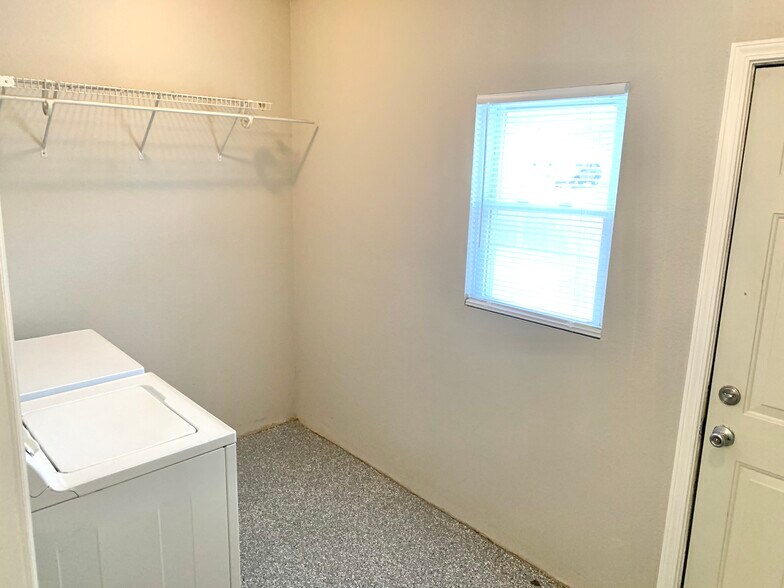 Laundry/Mud Room - 1601 Faulders Ln
