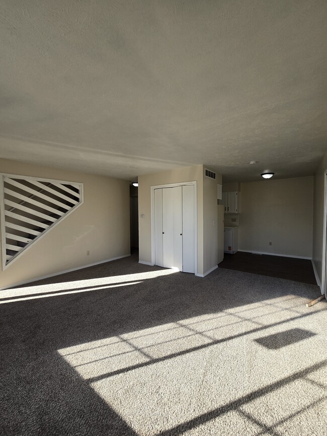 Building Photo - 3824 W Elm St