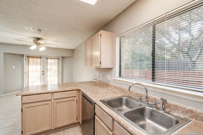 Building Photo - 9614 Fern Crest