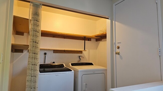 3rd floor - washer & dryer - 14727 Magnolia Blvd