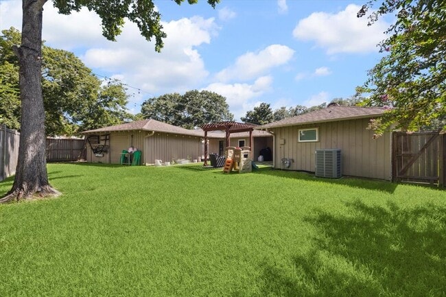 Building Photo - 18438 Point Lookout Dr