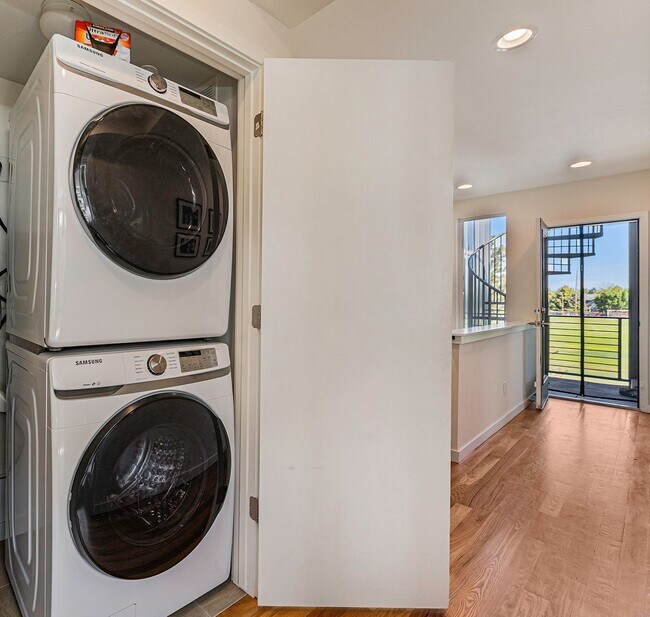 Building Photo - 3402 W 18th Ave