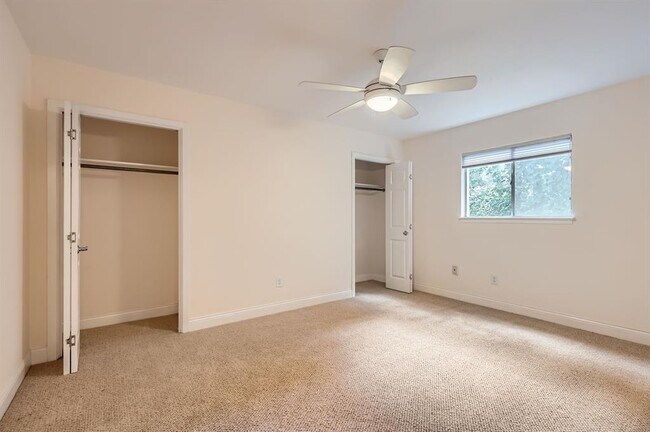 Building Photo - 3004 Maywood Cir