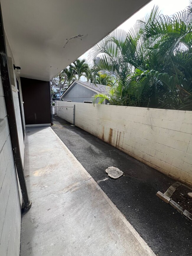 Building Photo - 2 bedroom, 1 bath, 1 parking in Makiki!