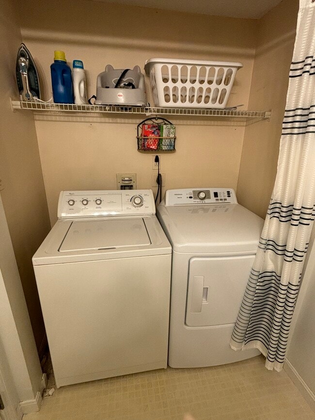 Building Photo - 146 W Grand Ave