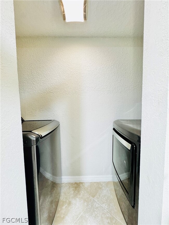 Building Photo - 5205 Cedarbend Dr