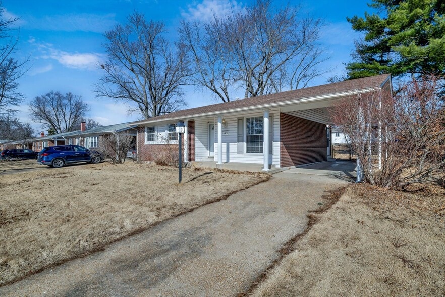 Building Photo - 1449 Coachway Ln