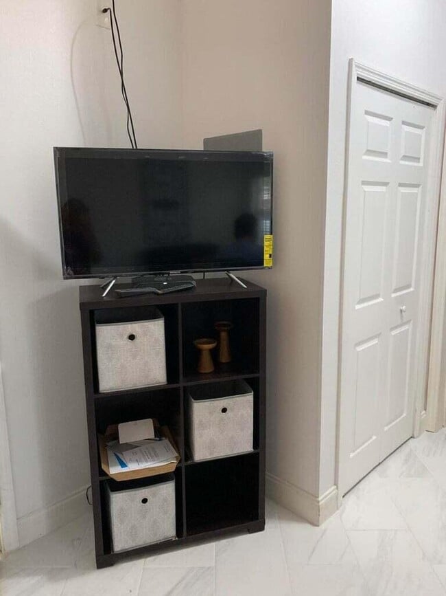 Building Photo - 10057 Perfect Dr
