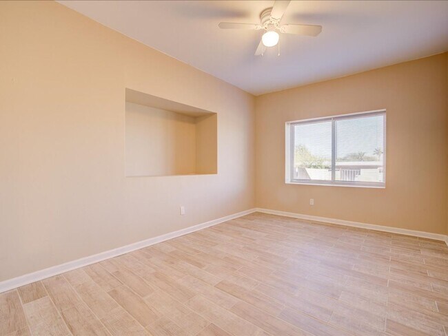 Building Photo - 1421 N Louis Ave