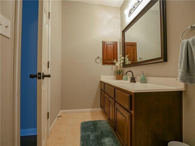 Building Photo - 702 S Frontier Ln