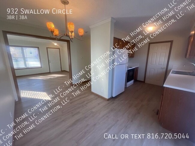 Building Photo - 932 Swallow Cir