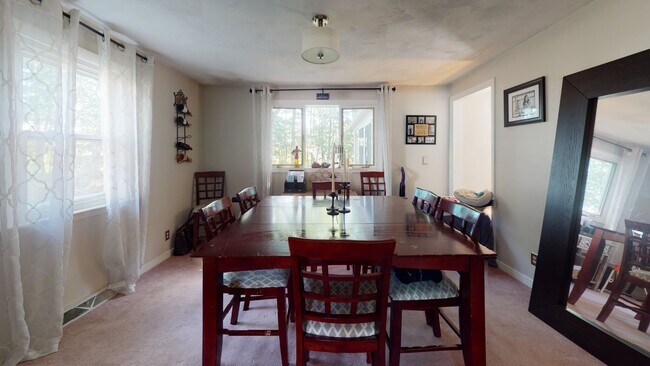 Building Photo - 37 Centre St