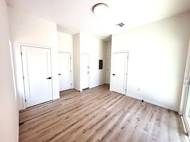 Building Photo - 1675 University Dr