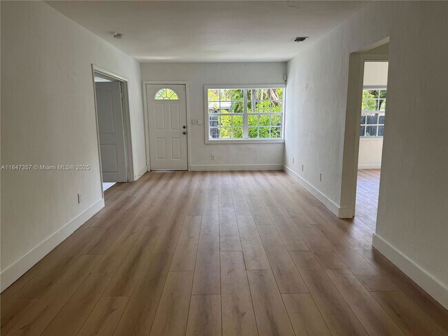 Building Photo - 2450 SW 19th Ave