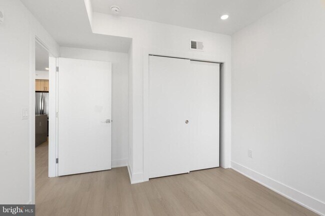 Building Photo - 2000 Dreer St
