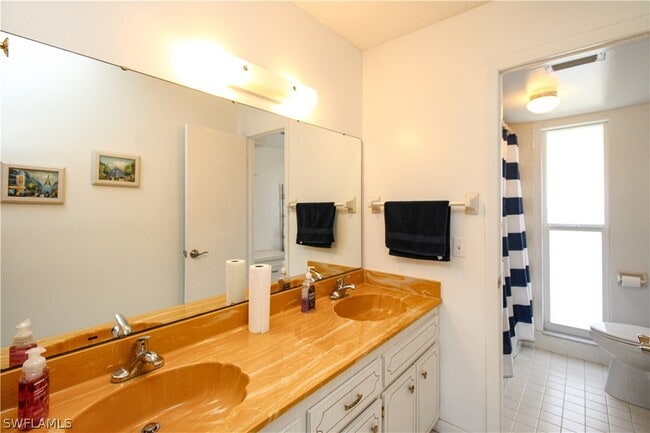 Building Photo - 239 Palm Dr