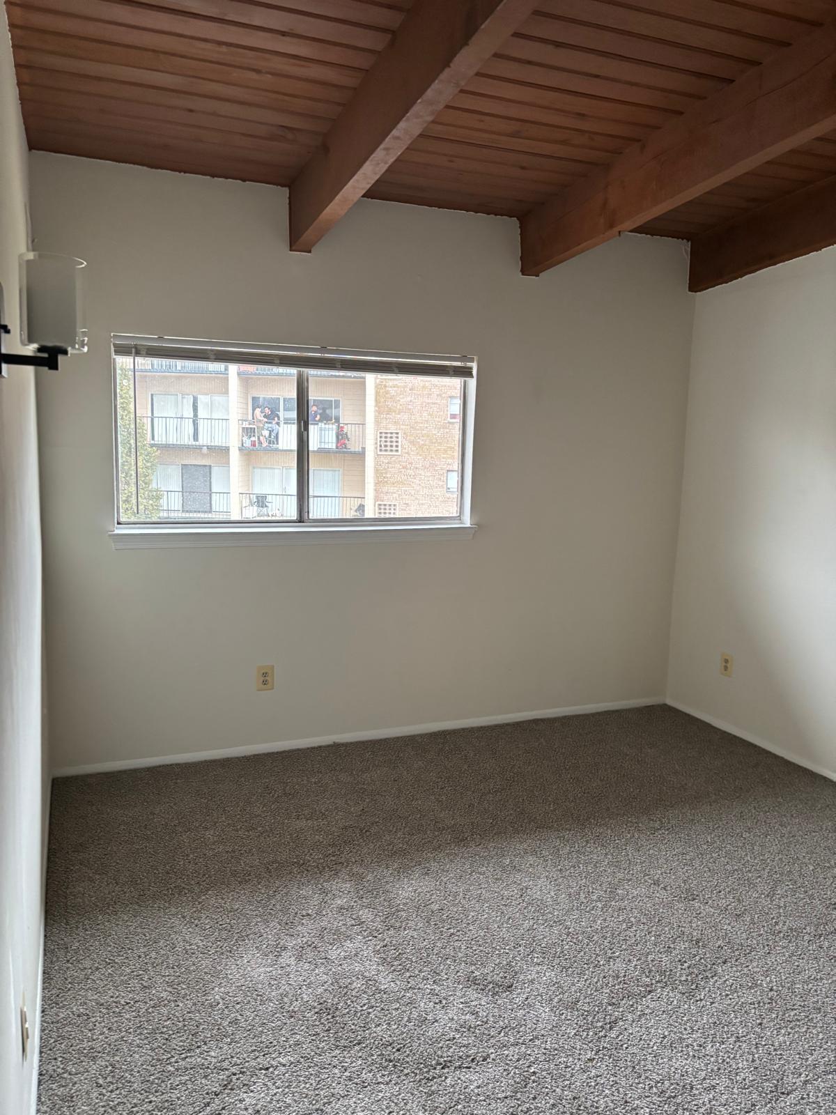 Building Photo - 7609 Fontainebleau Dr