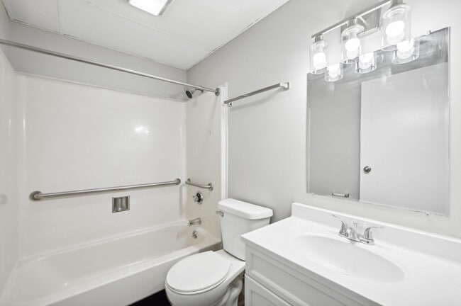 Building Photo - Franklin Park Apartments