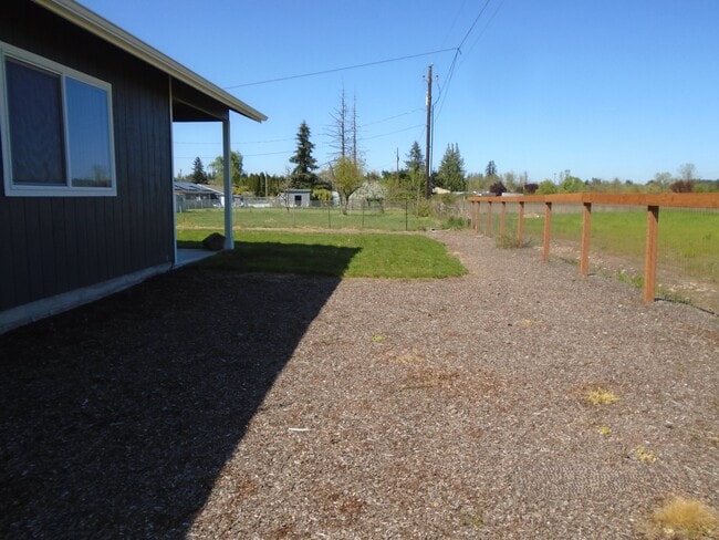 Building Photo - 632 N 4th St