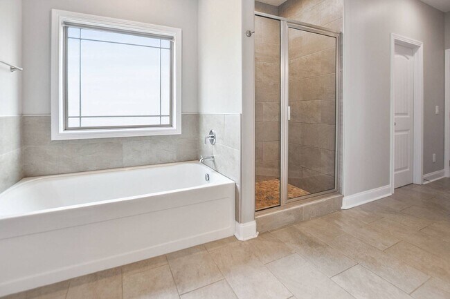 Building Photo - Pet Friendly Three Bedroom with Bonus!